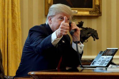El presidente de EE UU, Donald Trump, mantiene una conversación telefónica.