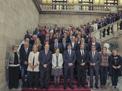 Assistents a l'acte en defensa de Carme Forcadell, presidenta del Parlament.