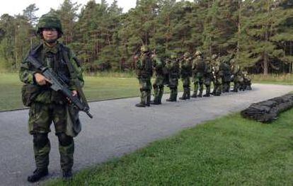 Un grupo de chicos y chicas entre 19 y 20 años, en el servicio militar obligatorio que Suecia recuperó en 2017.