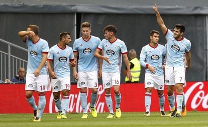 Los jugadores del Celta celebran el gol de Maxi G&oacute;mez. 