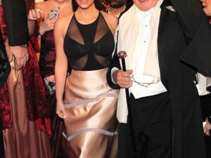 Kim Kardashian y Richard Lugner, en el Baile de la Opera de Viena, la noche del 27 de febrero de 2014.