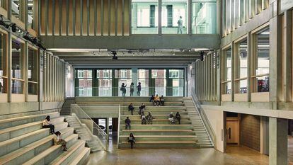 Centro universitario Town House, en la Kingston University de Londres, obra de Grafton Architecs.