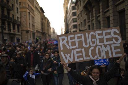 Carteles con apoyo a los refugiados.