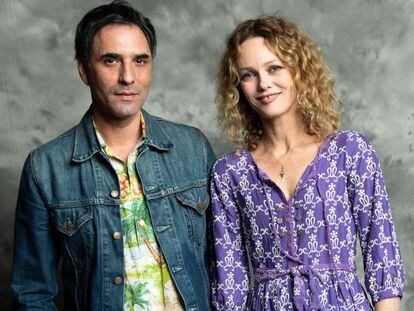 Foto de abril de 2018 de Samuel Benchetrit y Vanessa Paradis.