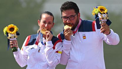 Fátima Gálvez y Alberto Fernández, con las medallas de oro.