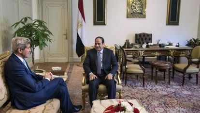 El secretario de Estado de EE UU, que se ha reunido esta mañana con el presidente egipcio, ha pedido a los habitantes de Irak que se unan para derrocar a los extremistas. Foto: Reuters