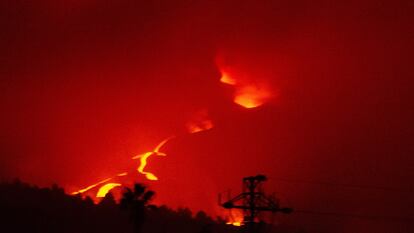El volcán de La Palma, fotografiado en la noche del 15 de octubre.