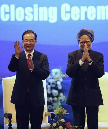 El primer ministro chino, Wen Jiabao, junto a su homólogo indio, Manmohan Singh hoy en Nueva Delhi
