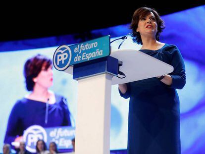 La candidata a la Presidencia del PP, Soraya Sáenz de Santamaría, durante su intervención en el Congreso.