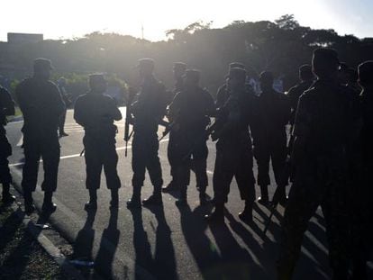 Militares que reemplazan a polic&iacute;as en Salvador de Bah&iacute;a (Brasil).