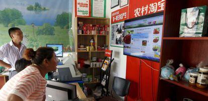Clientes del punto de venta digital de Alibaba en la provincia de Zhejiang.