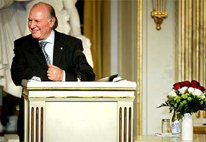 Imre Kertész, ayer, durante la lectura de su discurso en la Academia Sueca.
