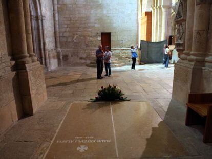 La tumba del abad Maur Esteva, en el monasterio de Poblet. 