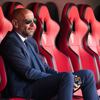 SEVILLE, SPAIN - OCTOBER 08: Sport director of Sevilla FC Ramon Rodriguez Verdejo “Monchi” looks on during the LaLiga Santander match between Sevilla FC and Athletic Club at Estadio Ramon Sanchez Pizjuan on October 08, 2022 in Seville, Spain. (Photo by Aitor Alcalde Colomer/Getty Images)
