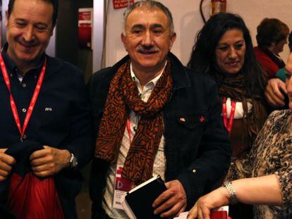 Álvarez (centre), anit durant el congrés de la UGT.