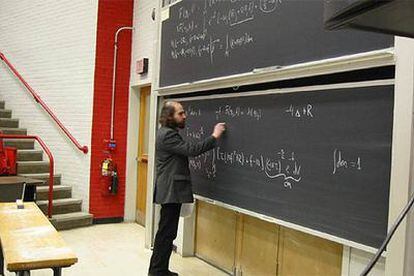 Grigori Perelman explica la demostración de la conjetura de Poincaré en Estados Unidos en 2003.