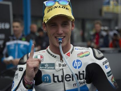 Pol Espargaró celebra su triunfo en Assen.