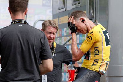 Chris Froom con el maillot amarillo tras la octava etapa del Tour de Francia el 8 de julio de 2017.