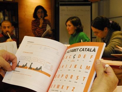 Clases de catalán en un centro de Madrid.