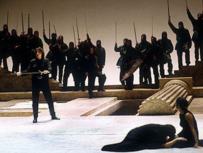 Escena de la representación de la ópera &#39;Tancredi&#39;, de Rossini, dirigida por Pier Luigi Pizzi.