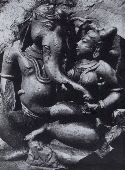 Ganapati. Khajuraho, siglo X, imagen del libro <b><i>Dioses y mitos de la India,</b></i> de Alain Daniélou.