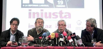 Los secretarios generales de UGT, Cándido Méndez, y CC OO, Ignacio Fernández Toxo; el secretario genreral de CC OO-Madrid, Javier López, y el de UGT-Madrid, José Ricardo Martínez