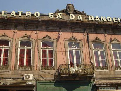 O teatro Sá da Bandeira foi o primeiro que proxectou películas no Porto.