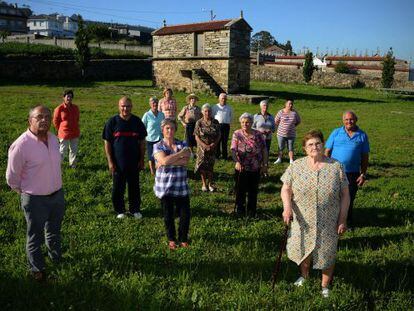 Vecinos de la Aldea de O couto (Ponteceso) que ser&aacute; objeto de una investigaci&oacute;n de la Universidad de Santiago de Compostela. 