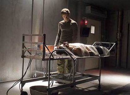 El actor Michael C. Hall, en una secuencia de la serie <i>Dexter.</i>