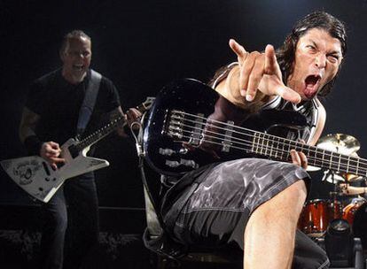 Dos integrantes de Metallica, en un concierto en Madrid.