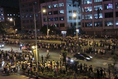 Cientos de trabajadores de Zengcheng protestan contra el Gobierno local el domingo por la noche.