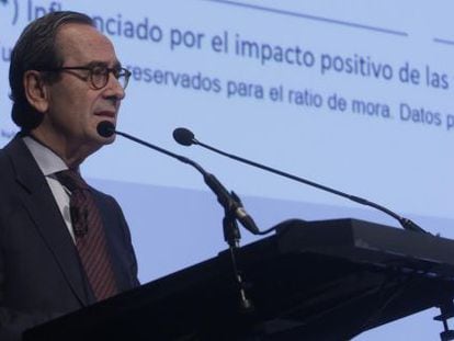 El presidente de Kutxabank, Gregorio Villalabeitia, en la presentaci&oacute;n anual de resultados.
