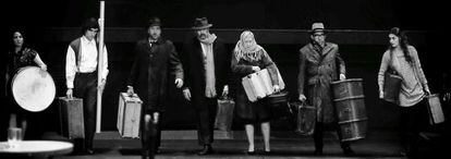 Reparto de la versión teatral de 'El viaje a ninguna parte'.