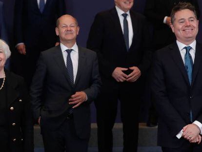 La secretaria del Tesoro de EE UU, Janet Yellen, el presidente del Eurogrupo y ministro de Finanzas de Irlanda, Paschal Donohoe, el ministro de Economía alemán, Olaf Scholz, y la vicepresidenta segunda española, Nadia Calviño, entre otros, este lunes en el Eurogrupo.