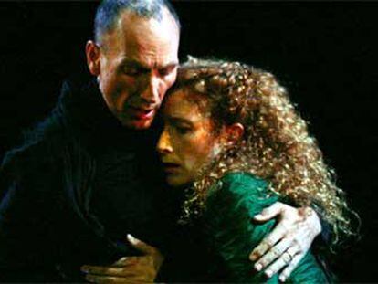 Los actores Eusebio Poncela y Clara Sanchis en <i>Macbeth.</i>