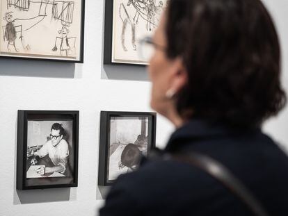 Dibuixos dels nens i fotos a l'expossició Elogi de l'asil de Fernand Deligny.