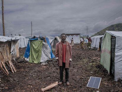 Bazimenya Gasore, de 71 años, huyó del conflicto y ahora vive en el asentamiento para desplazados de Kanyaruchinya, a las afueras de Goma.
