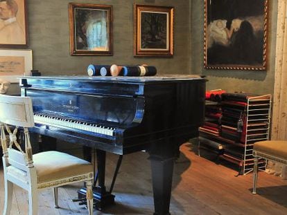 Piano de cola en la casa Ainola, residencia familiar de Jean Sibelius orillas del lago Tuusula, a unos 40 kilómetros de Helsinki.