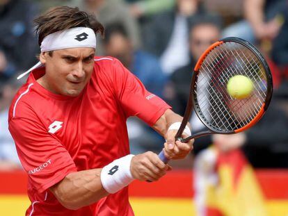 Ferrer en el duelo ante Zverev en Valencia.