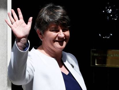 Arlene Foster, líder del DUP, a su llegada al 10 de Downing Street.