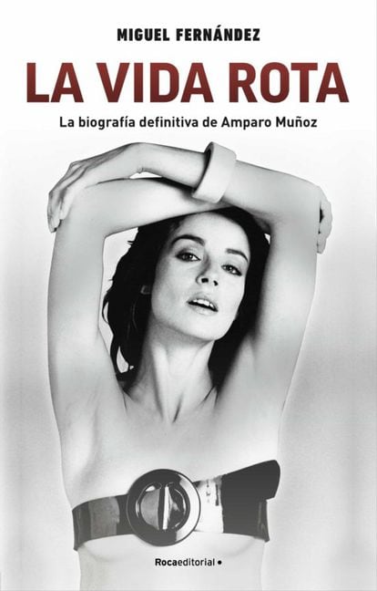 Portada de 'La vida rota', la nueva biografía de Amparo Muñoz publicada por Roca Editorial.