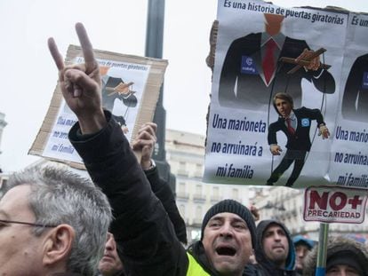 Taxistas protestan en la Puerta del Sol, este miércoles.
