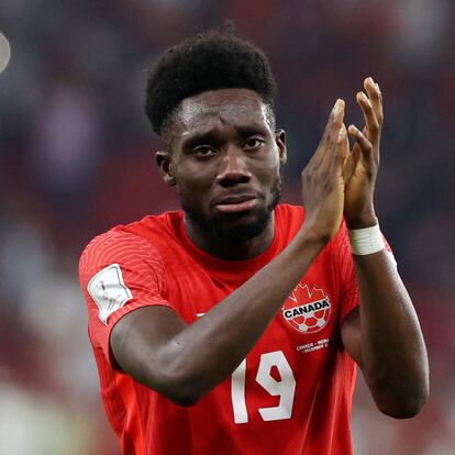 Soccer Football - FIFA World Cup Qatar 2022 - Group F - Canada v Morocco - Al Thumama Stadium, Doha, Qatar - December 1, 2022 Canada's Alphonso Davies applauds fans after the match REUTERS/Ibraheem Al Omari     TPX IMAGES OF THE DAY