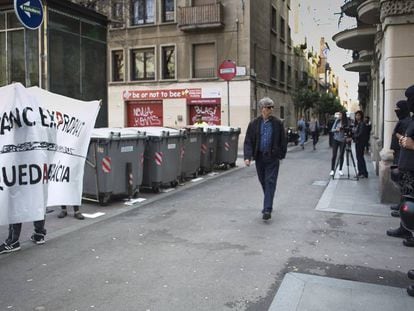 Policies y 'okupas', en Gràcia.