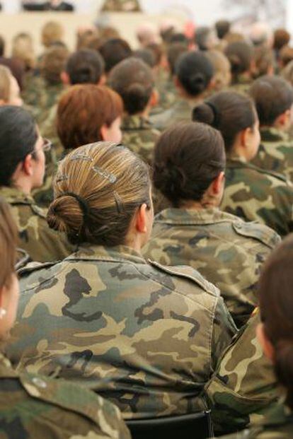 Presentación del Observatorio de la Mujer en las Fuerzas Armadas, en la base militar de El Goloso.