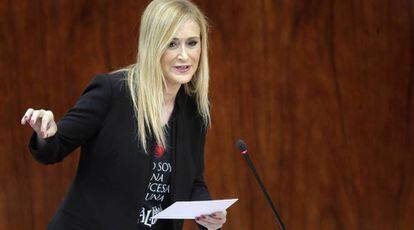 La presidenta Cristina Cifuentes durante su intervenci&oacute;n hoy en el pleno.