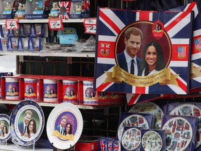 FOTO: Souvenirs de la boda de Enrique y Meghan en el centro de Londres. / VÍDEO: Señal en directo de la boda real.