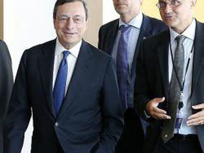 Draghi anuncia una ofensiva para frenar las primas de riesgo española e italiana