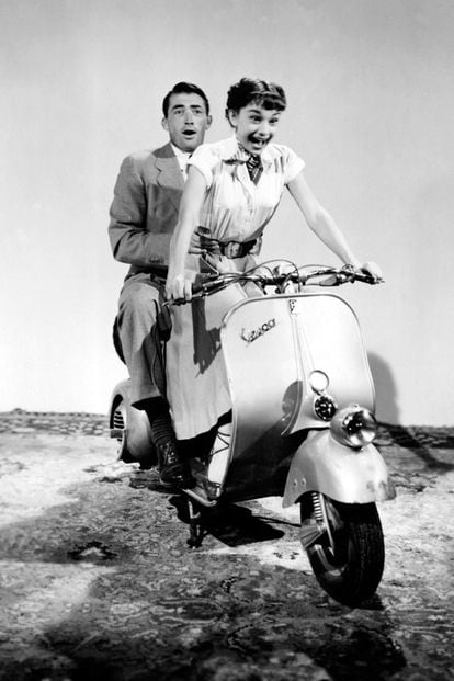 Vacaciones en Roma (Billy Wilder, 1953) - 3 Oscars
	

	Transformarse en una princesa que descubre los encantos de Roma y de la vida (sin protocolo y a bordo de una vespa conducida por Gregory Peck) le reportó a Audrey Hepburn un Oscar y la entrada en el Olimpo de las nuevas estrellas de Hollywood capaces de competir con las rubias oxigenadas y exuberantes.