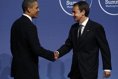 Zapatero saluda a Obama a su llegada a la cumbre de seguridad nuclear en Washington.